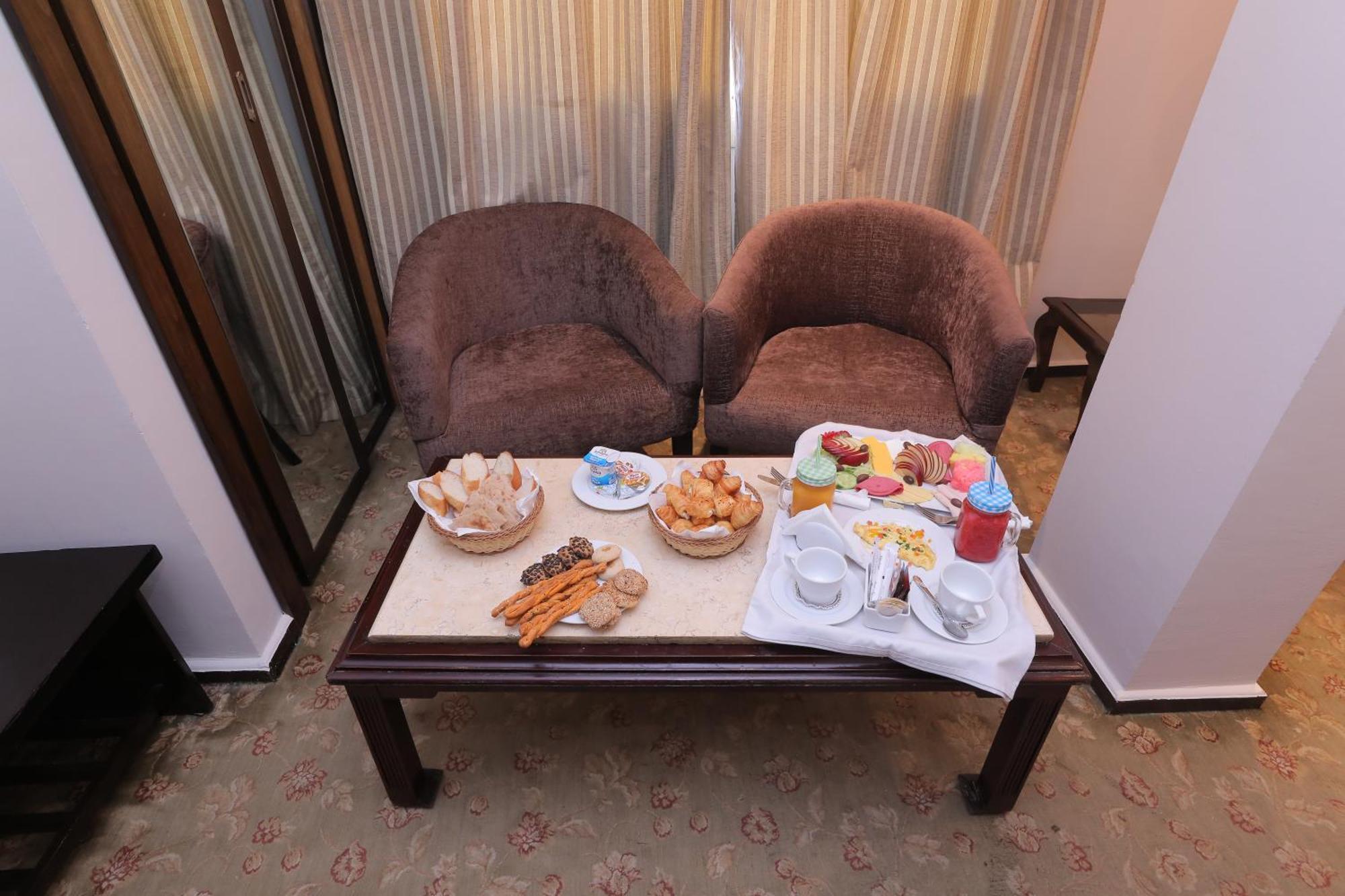 Swiss Inn Hotel Mohandeseen Giza Exterior foto